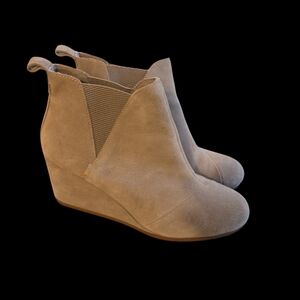 EUC TOMS Suede Tan Booties Kelsey